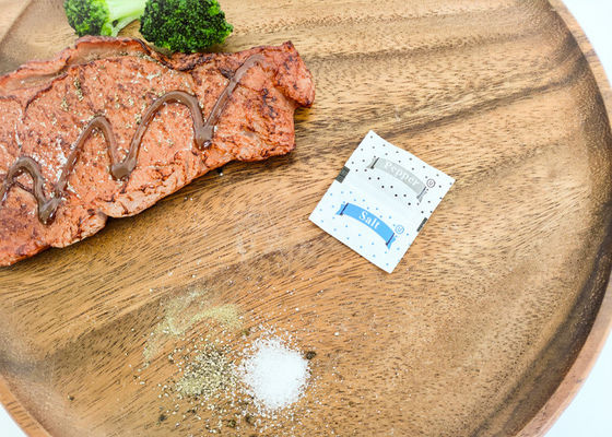 Colis à condiments simples avec une durée de conservation de 18 mois Sachet de poivre salé