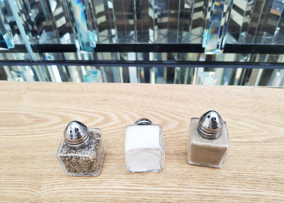 satın al Tuz, biber, baharat ve bitkiler için metal kapağı olan 17 ml küçük kare cam shaker. online manufacture