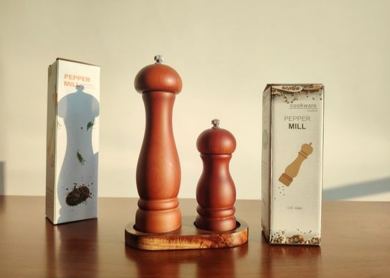 comprar Grindador de sal e pimenta de madeira de borracha clássica é uma adição perfeita ao seu arsenal de cozinha. online manufacture