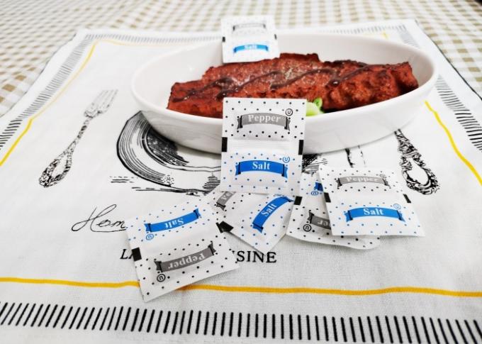Convenient Seasoning With Individual Condiment Packets Salt 0.5g Pepper 0.1g 2
